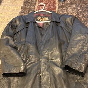 Fluide Black Leather trench coat Timeless Design